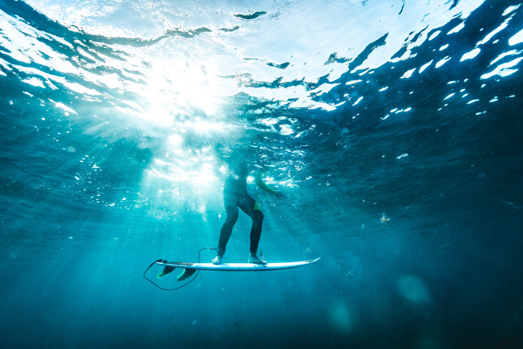 surfen in Fuerte Ventura, kristallklares Wasser
