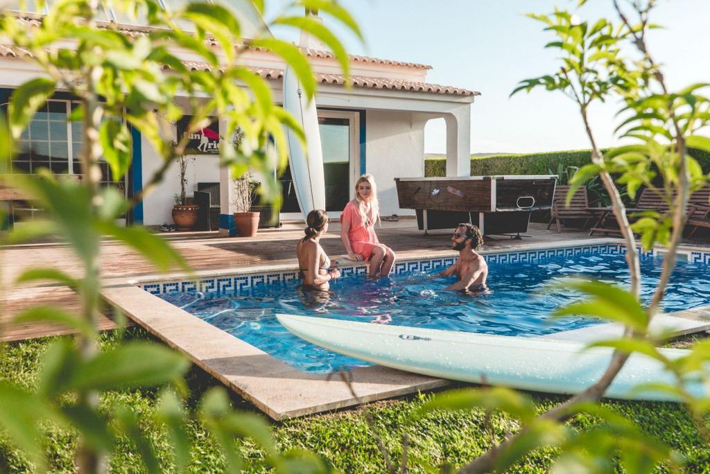 Surf_surfcamp_surfhouse_surflodge_surfing_portugal_algarve_in_pure_puresurfcamps-157 blank