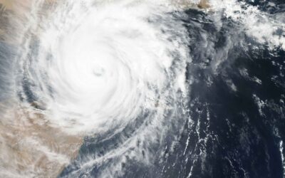 Hurricane im Meer lässt Wellen entstehen