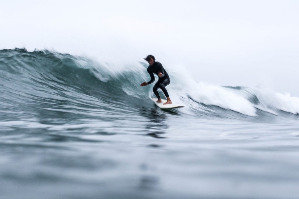surf art photo surfer beim carven