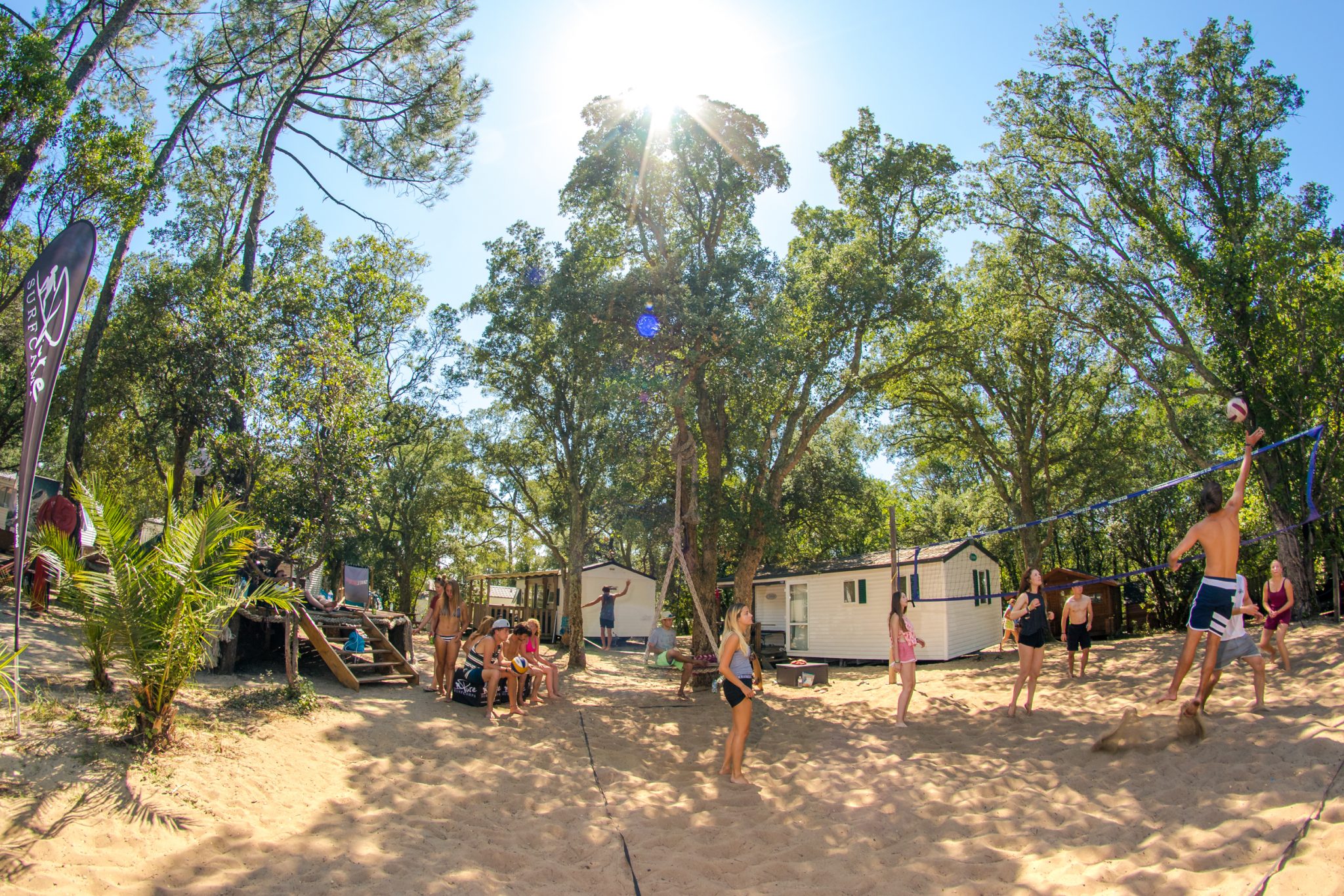 Volleballfeld im Surfcamps Classic Surfcamp Moliets