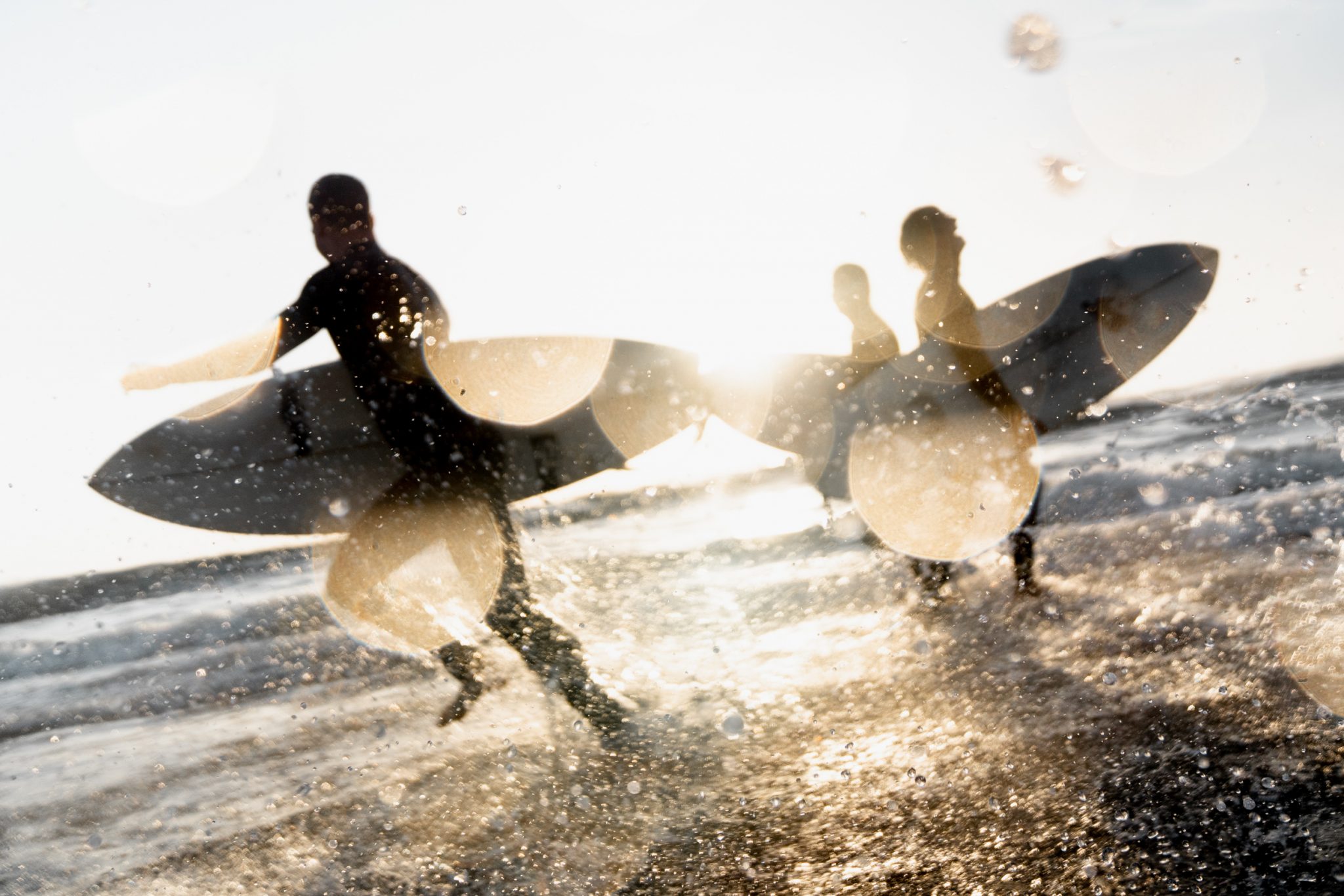 puresurfcamps-wellenreiten-frankreich-lifestyle-surf-johann-photography-couple-run