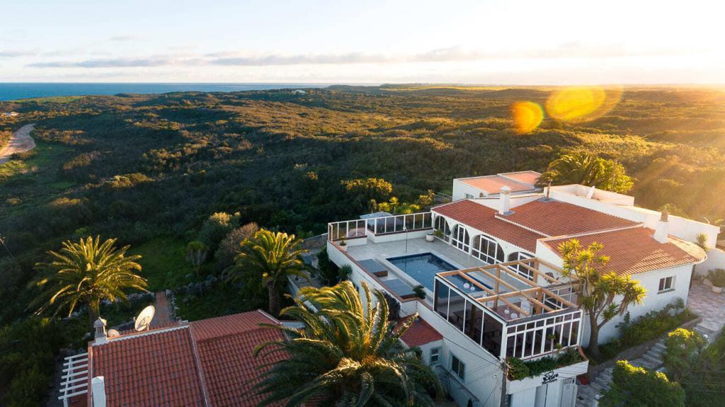 Surfcamp Surflodge Portugal an der Algarve Surflodge Portugal in Ingrina an der Algarve für deinen Surfurlaub 2025