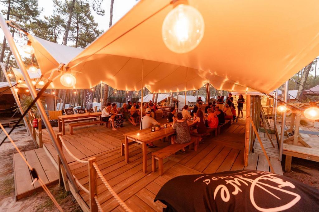 puresurfcamps_pure_surfcamp_surf_lifestyle_travel_ocean_classic_happy_moliets_friends_group--2 blank