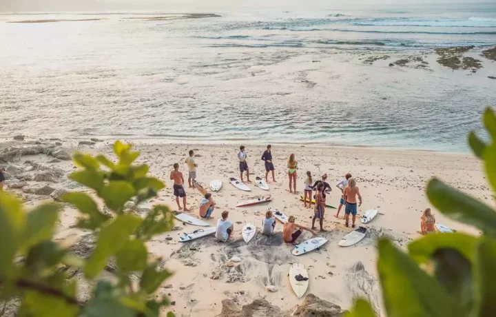 Surfcamp Bali Surfkurs am Strand von Green Bowl Surfcamp Bali Surfkurs am Strand von Green Bowl