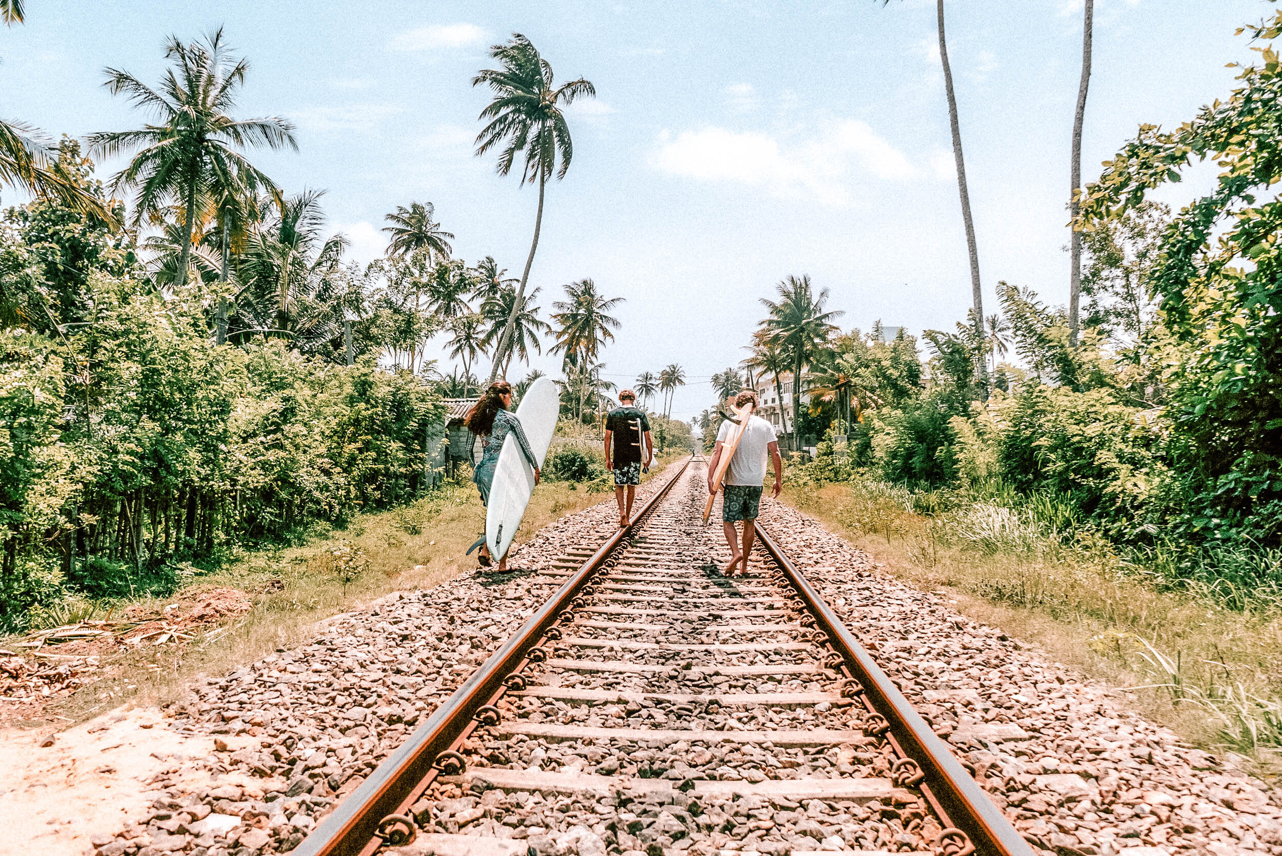 puresurfcamps-wellenreiten-sri-lanka-surf-beachfront-surfcamp--13