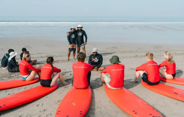 csm_surfcamp-bali-seminyak-surfkurs-strand-theorie_1d7a8cfade csm_surfcamp-bali-seminyak-surfkurs-strand-theorie_1d7a8cfade