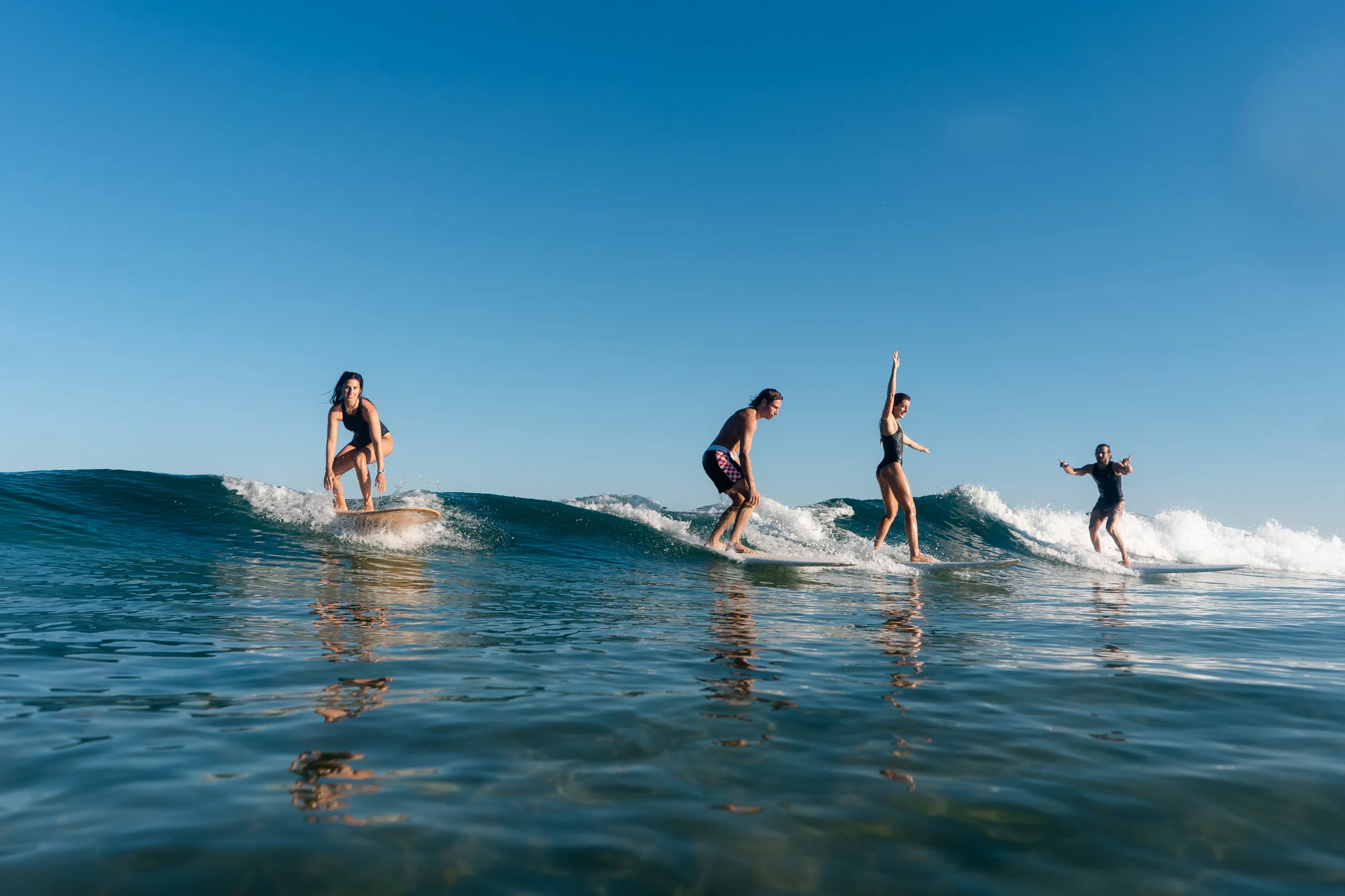 surfcamp-vieux-boucau-frankreich-surfen-share-a-wave-2500x1666-crop-default-0-0-2500-1667